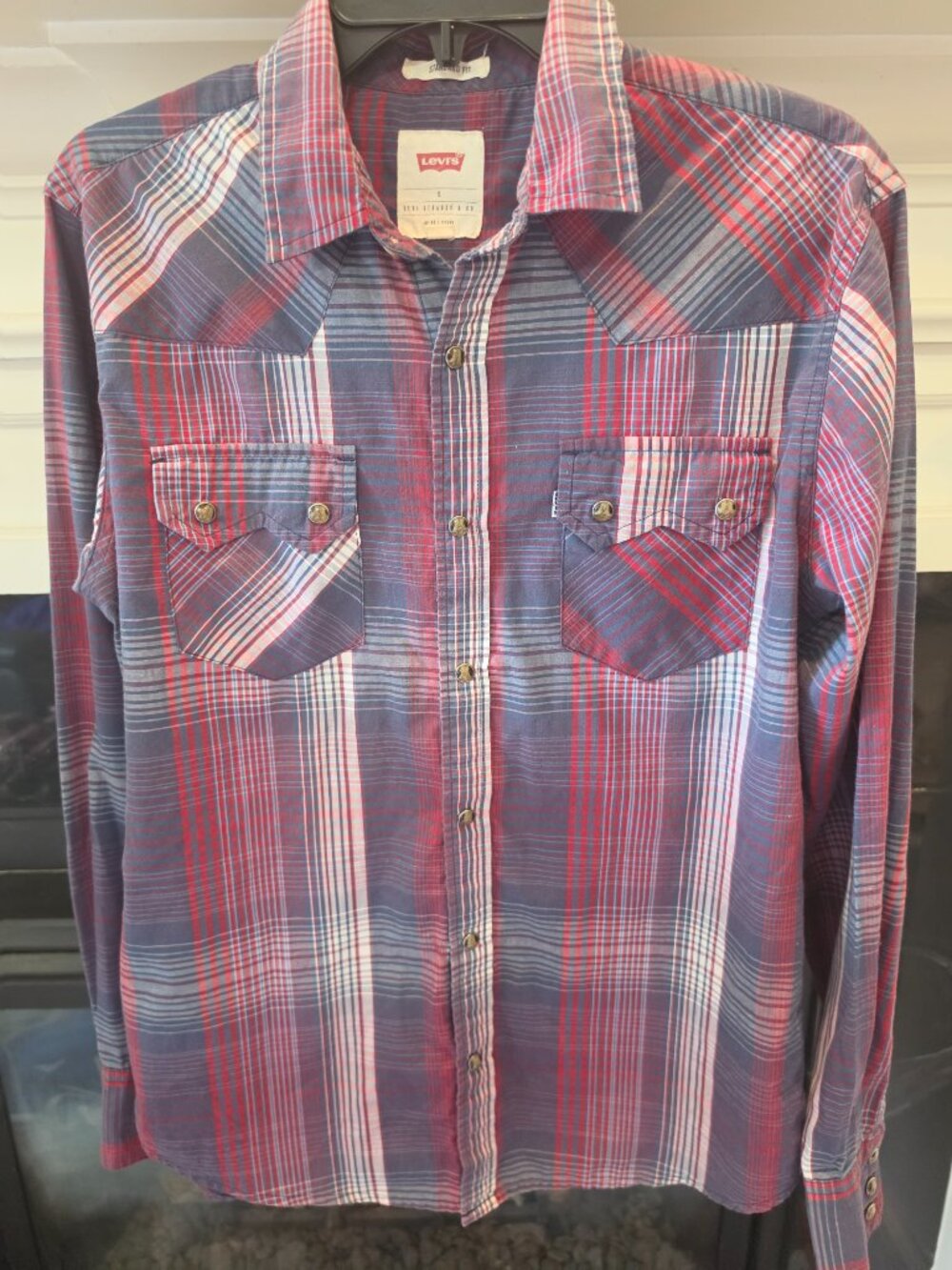 Mens Levi's standard fit sz S LS plaid red western style snap shirt